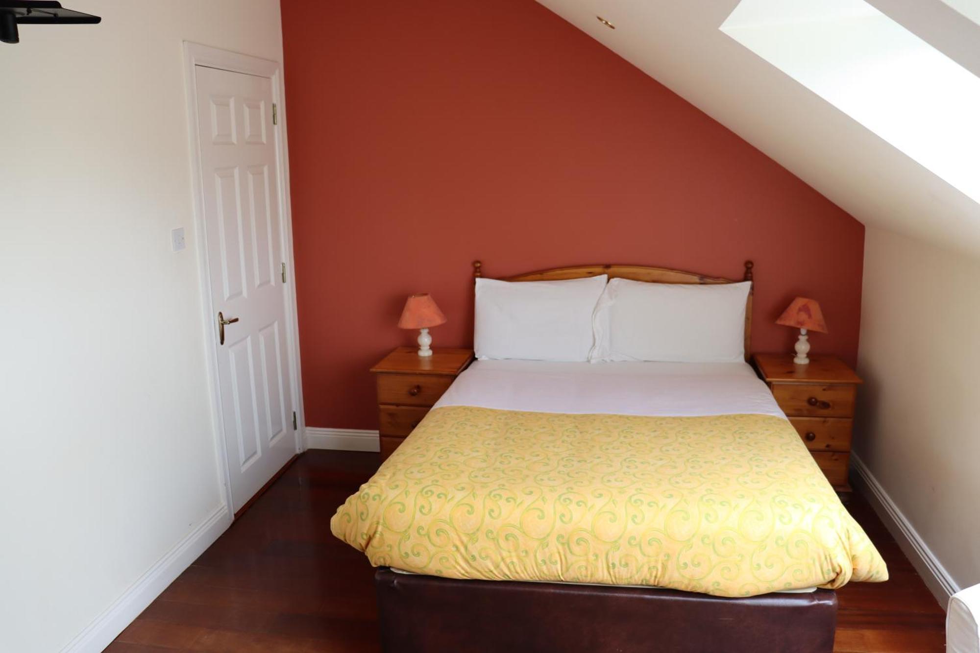 The Old Pier Guest Accommodation, Bed Only, No Breakfast Ballydavid Exterior photo