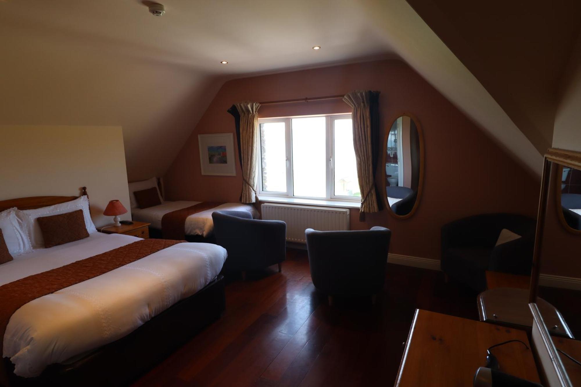 The Old Pier Guest Accommodation, Bed Only, No Breakfast Ballydavid Exterior photo