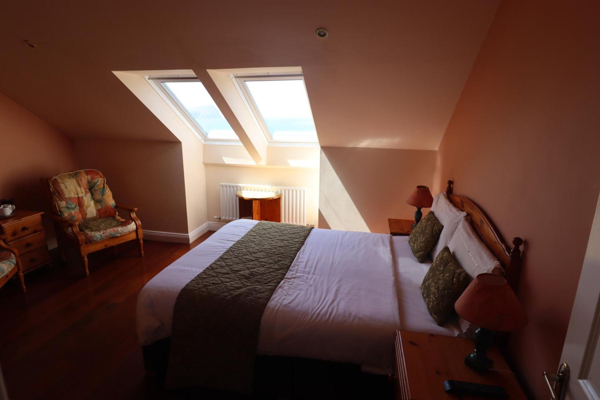 The Old Pier Guest Accommodation, Bed Only, No Breakfast Ballydavid Exterior photo