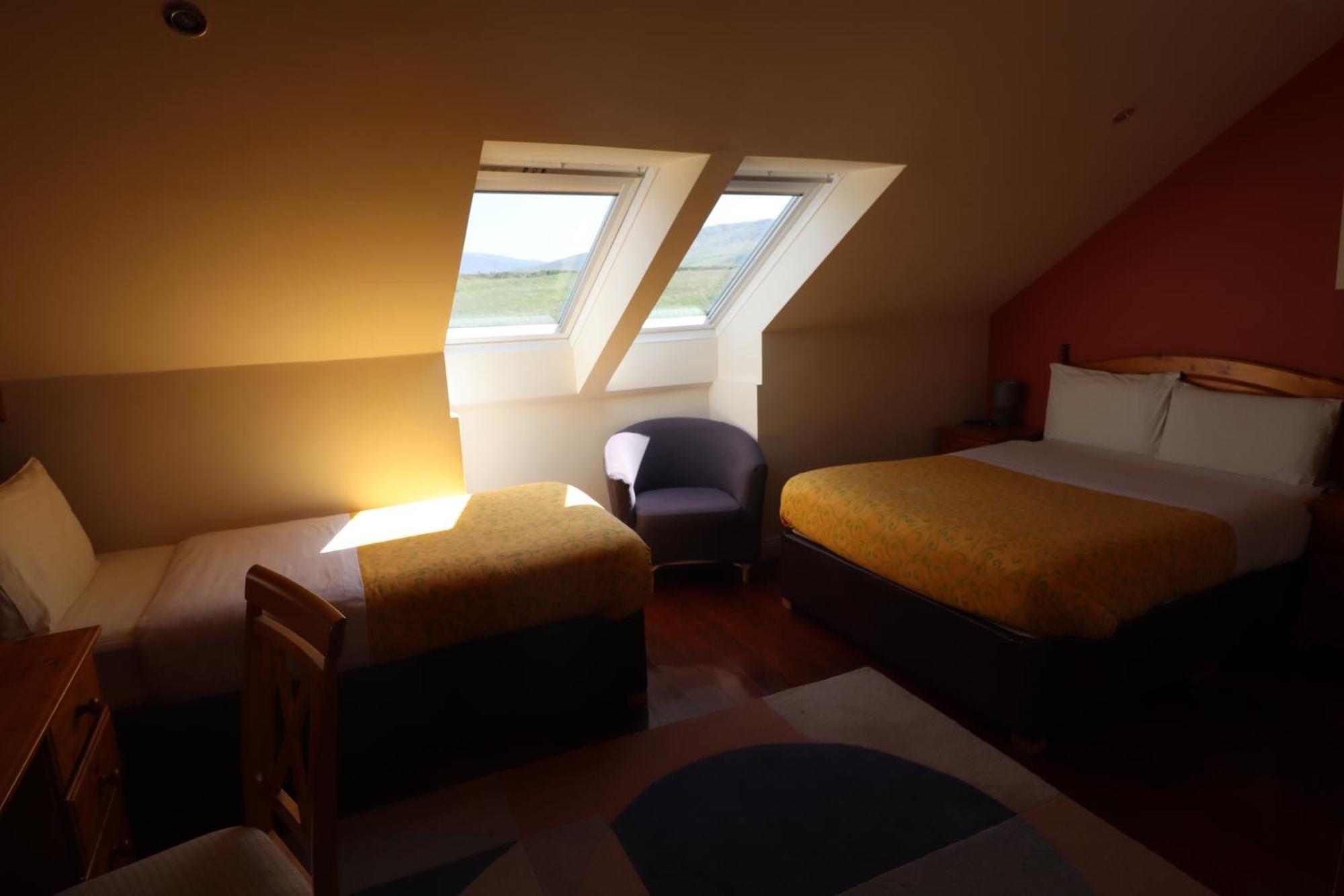 The Old Pier Guest Accommodation, Bed Only, No Breakfast Ballydavid Exterior photo