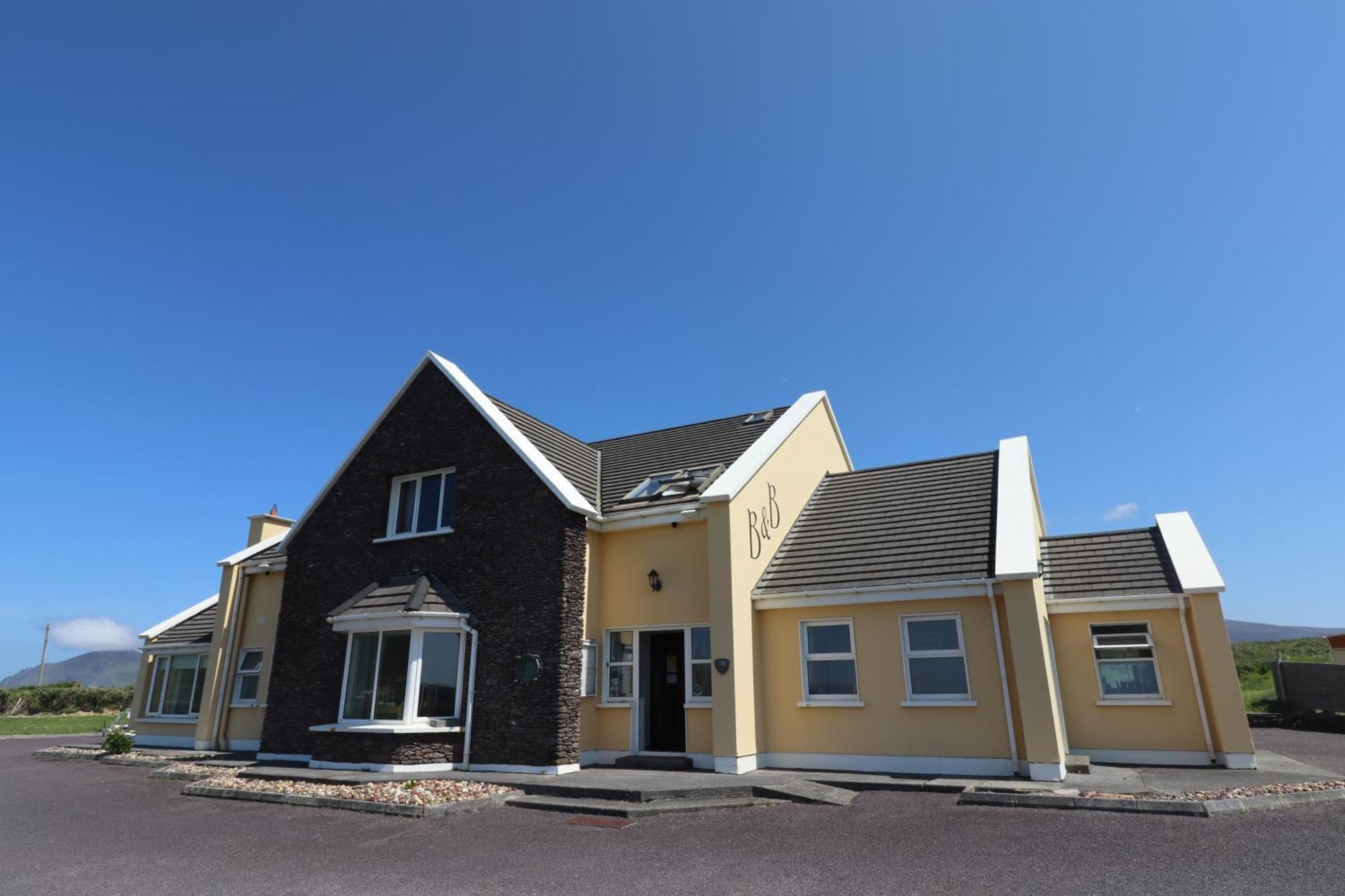 The Old Pier Guest Accommodation, Bed Only, No Breakfast Ballydavid Exterior photo